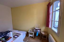 Bourgeois town house with pool, garden & independent apartment
