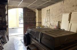Bourgeois town house with pool, garden & independent apartment