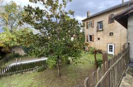 Bourgeois town house with pool, garden & independent apartment