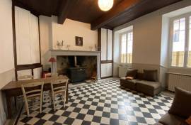 Bourgeois town house with pool, garden & independent apartment