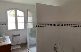 Bourgeois town house with pool, garden & independent apartment