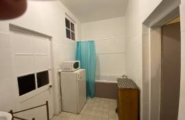 Bourgeois town house with pool, garden & independent apartment