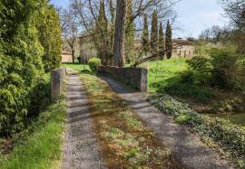 Magnificent manor with origins in the 15th century, with its farm and 30ha