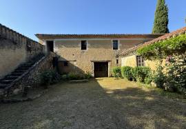 Magnificent manor with origins in the 15th century, with its farm and 30ha