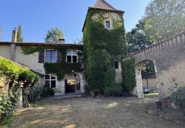 Magnificent manor with origins in the 15th century, with its farm and 30ha