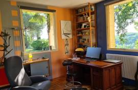 Superb country park with cottage, gite & pool