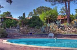 Superb country park with cottage, gite & pool