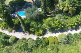 Superb country park with cottage, gite & pool