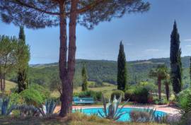 Superb country park with cottage, gite & pool