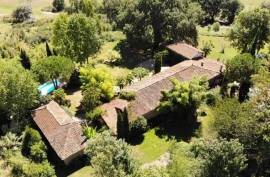 Superb country park with cottage, gite & pool