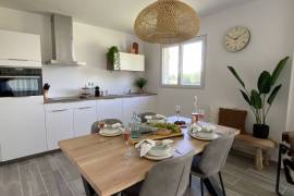 Villa on golf course with communal pool, Pyrenees views N°3