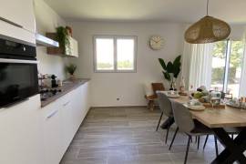 Villa on golf course with communal pool, Pyrenees views N°3
