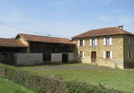 Old house for sale, 4 rooms - Masseube 32140