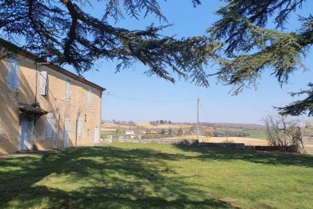 House for sale, 14 rooms - Auch 32000