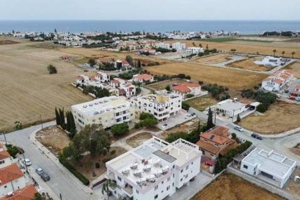 One Bedroom Apartment with Communal Pool for Sale in Pervolia, Larnaca