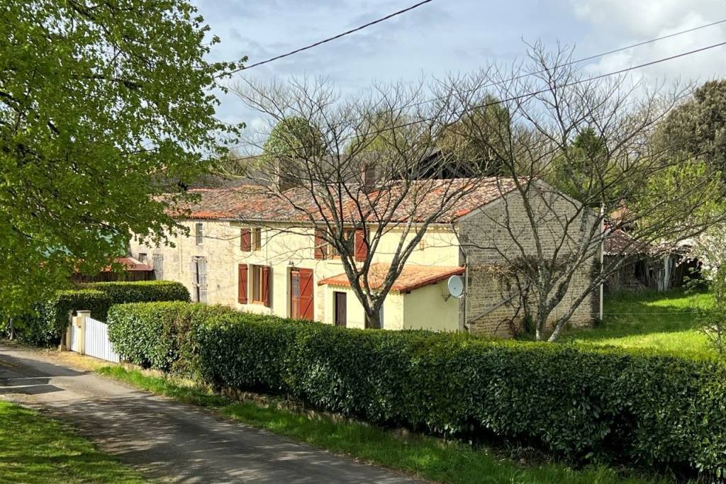 €129000 - Charming 2-Bedroom Village House with Renovation Project and Spacious Grounds