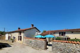 €297870 - Beautiful 4 Bedroom Old House in a Quiet Hamlet