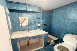 Apartamento T2+1 junto ao Elevador da Bica com Vista para o Tejo