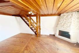 Apartamento T2+1 junto ao Elevador da Bica com Vista para o Tejo