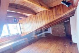 Apartamento T2+1 junto ao Elevador da Bica com Vista para o Tejo
