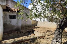 3 bedroom villa with land