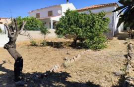 3 bedroom villa with land