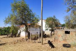 3 bedroom villa with land