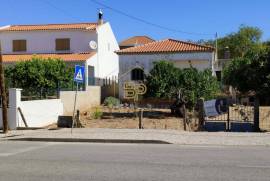 3 bedroom villa with land