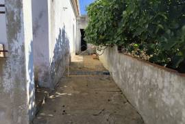 3 bedroom villa with land