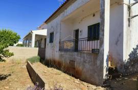 3 bedroom villa with land