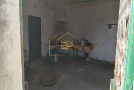 3 bedroom villa with land