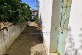 3 bedroom villa with land