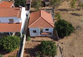 3 bedroom villa with land