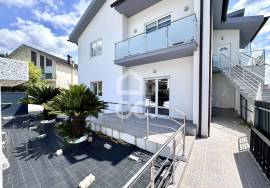 Floor refurbished villa with garden