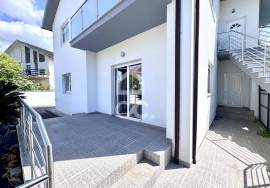 Floor refurbished villa with garden