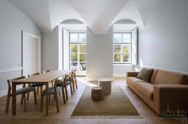 Investment opportunity in Lisbon iconic square, with estimated occupancy rate up to 95%.