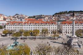 Investment opportunity in Lisbon iconic square, with estimated occupancy rate up to 95%.