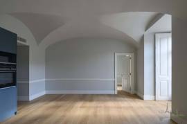 Investment opportunity in Lisbon iconic square, with estimated occupancy rate up to 95%.