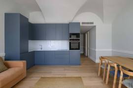 Investment opportunity in Lisbon iconic square, with estimated occupancy rate up to 95%.
