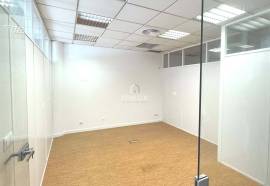 Commercial shop for sale or rent - well located, large space, 78m2, natural light