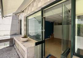 Commercial shop for sale or rent - well located, large space, 78m2, natural light
