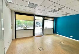 Commercial shop for sale or rent - well located, large space, 78m2, natural light