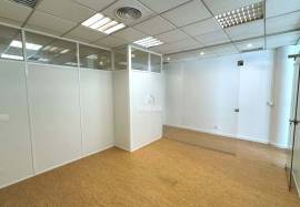 Commercial shop for sale or rent - well located, large space, 78m2, natural light