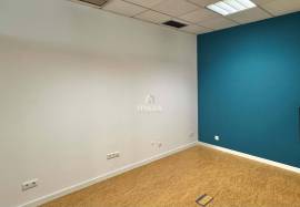 Commercial shop for sale or rent - well located, large space, 78m2, natural light