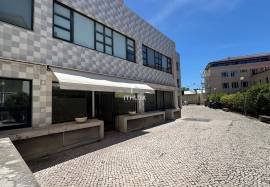 Commercial shop for sale or rent - well located, large space, 78m2, natural light