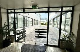 Commercial shop for sale or rent - well located, large space, 78m2, natural light