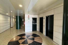 Commercial shop for sale or rent - well located, large space, 78m2, natural light