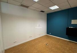 Commercial shop for sale or rent - well located, large space, 78m2, natural light