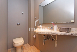 Great semi-furnished apartment, 213M², for sale, 4 bedrooms, 2 suites, 1 parking space, Mont ́Serrat, POA/RS