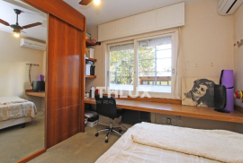 Great semi-furnished apartment, 213M², for sale, 4 bedrooms, 2 suites, 1 parking space, Mont ́Serrat, POA/RS